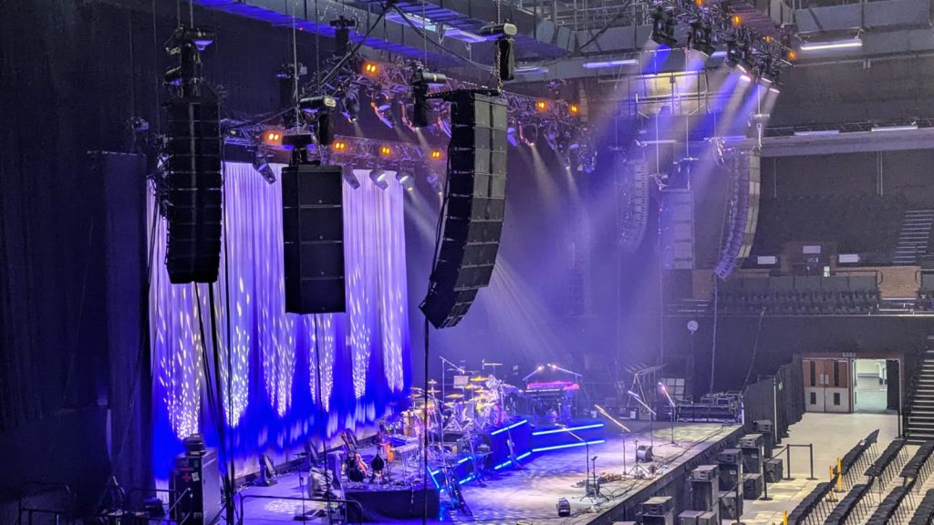 Flown L-Acoustics K2 and KARA II line array